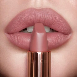 CHARLOTTE’S ICONIC MAGIC LIP TRIO 13 CHARLOTTE’S ICONIC MAGIC LIP TRIO -SEP Beauty Shop pillow talk packshot model